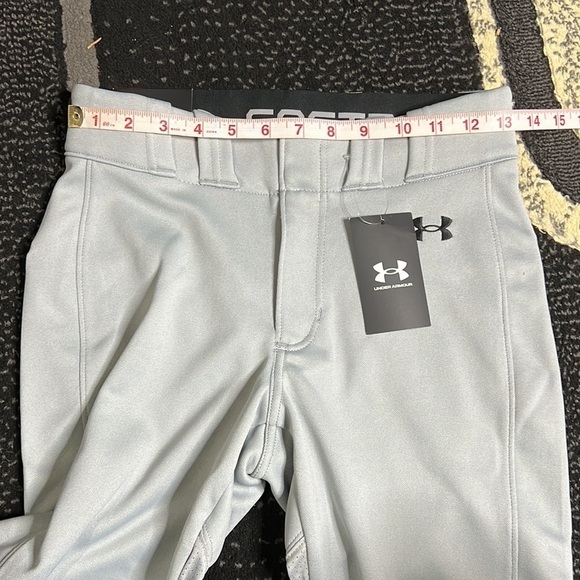 Under Armour Gray Cropped Fitted Pants Size XS - Picture 10 of 10